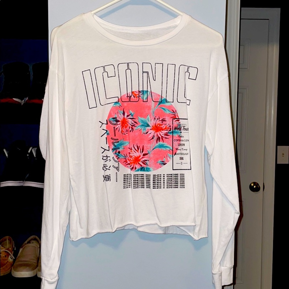 3/$15 Iconic long sleeve T-shirt